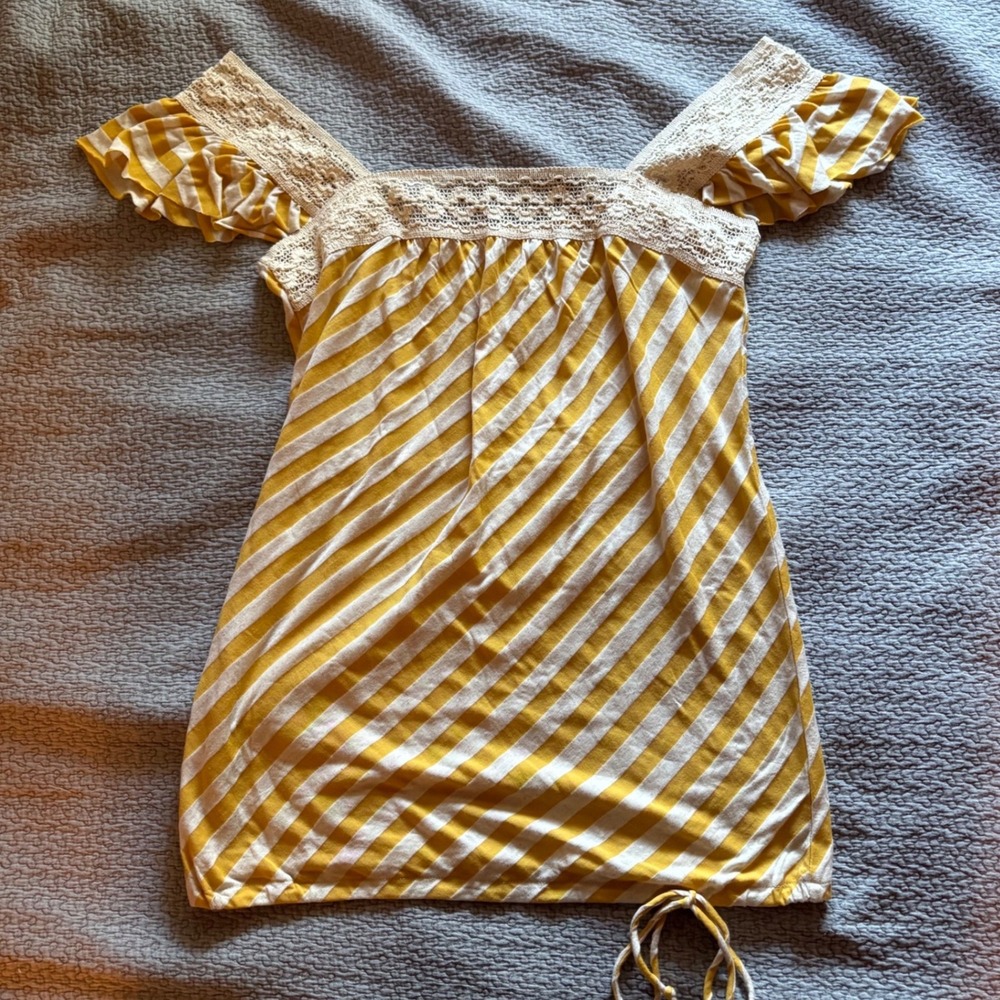 Eyeshadow Yellow White Striped Crochet Lace Ruffle Sleeve Tunic Top IJ4915CMS M